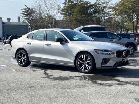 Used 2024 Volvo S60 B5 Core image 1