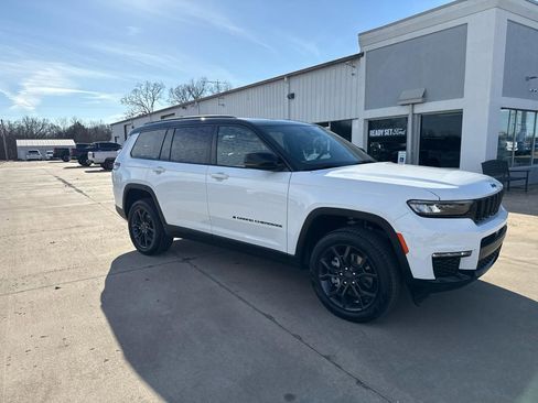New 2025 Jeep Grand Cherokee L Limited AWD/4WD image 3