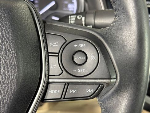 Used 2018 Toyota Camry XLE image 26