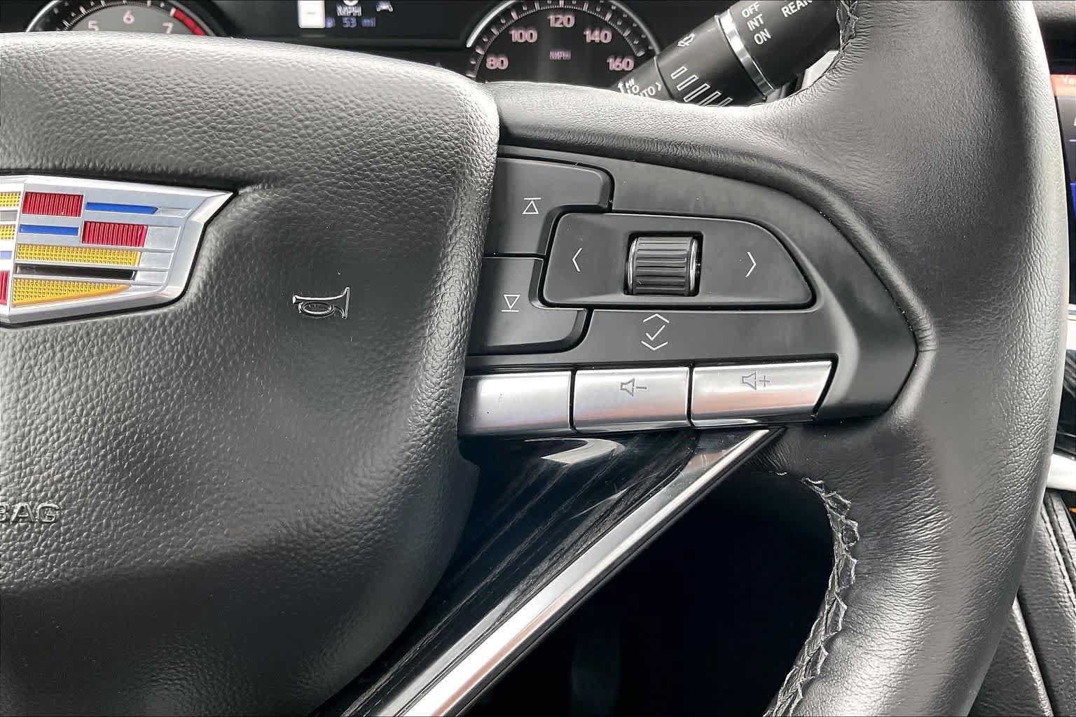 Used 2025 Cadillac XT6 Premium Luxury FWD image 25