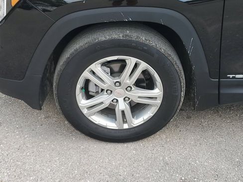 Used 2024 GMC Terrain SLE image 11