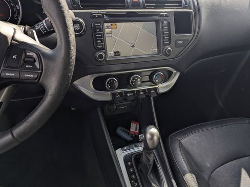 Used 2013 Kia Rio SX w/ Premium Pkg image 9