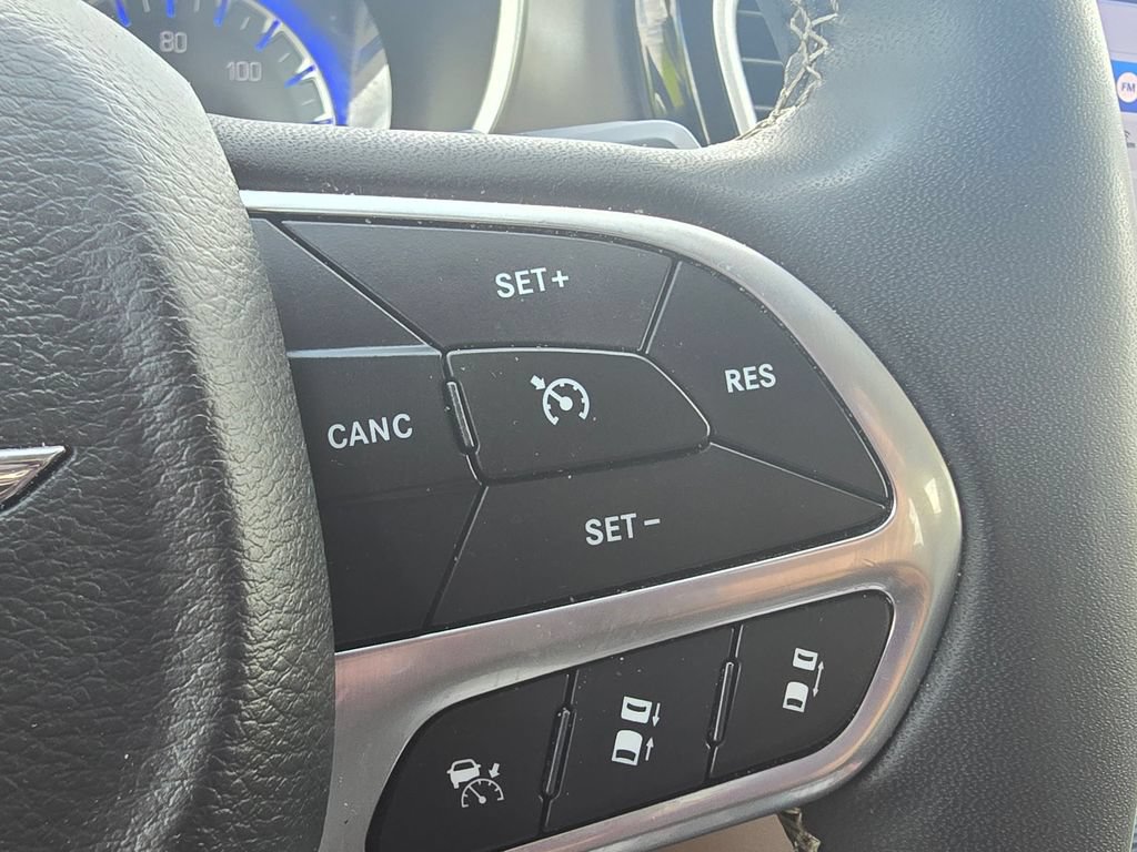 Used 2023 Chrysler Pacifica Touring-L FWD image 29