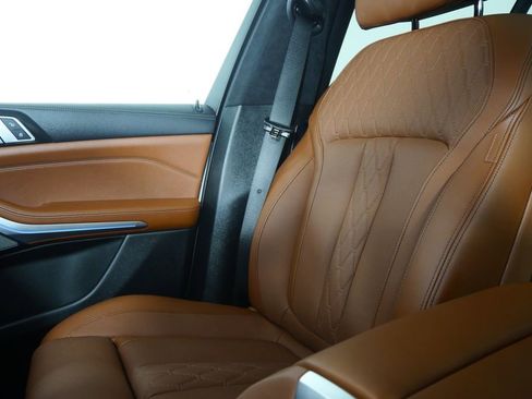 Certified 2025 BMW X7 M60i image 32