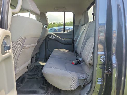 Used 2015 Nissan Frontier SV RWD image 8