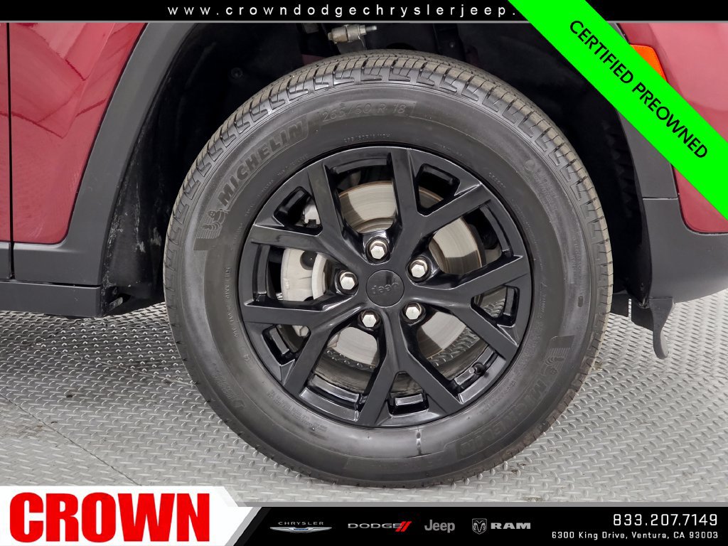 Used 2025 Jeep Grand Cherokee Altitude AWD/4WD image 9