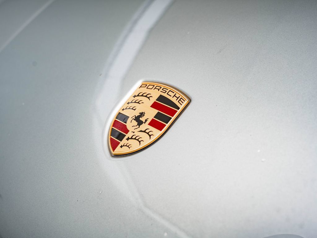 Used 2024 Porsche Macan AWD/4WD image 15