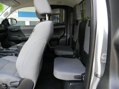 Used 2020 Toyota Tacoma SR w/ SR Convenience Package AWD/4WD image 12