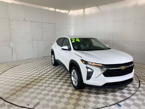 Used 2024 Chevrolet Trax LS w/ LS Convenience Package FWD image 45