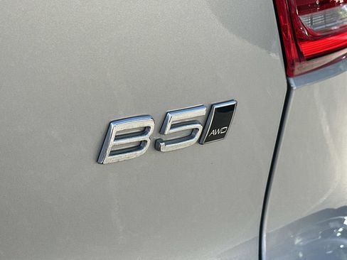 Certified 2025 Volvo XC40 B5 Core image 28