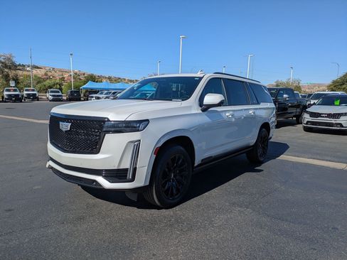 Used 2022 Cadillac Escalade ESV Sport w/ Touring Package AWD/4WD image 8