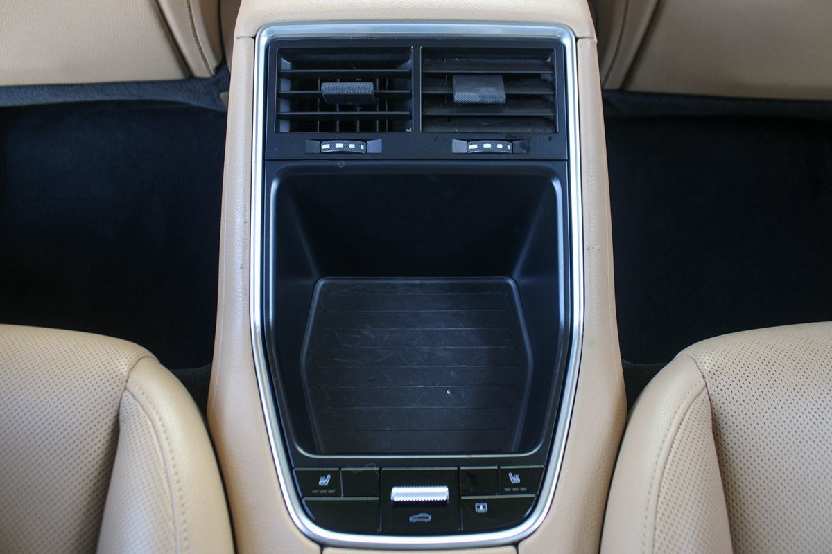 Used 2020 Porsche Panamera 4 E-Hybrid AWD/4WD image 40