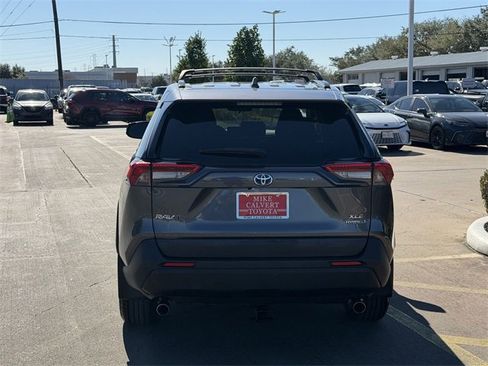 Used 2021 Toyota RAV4 XLE image 6