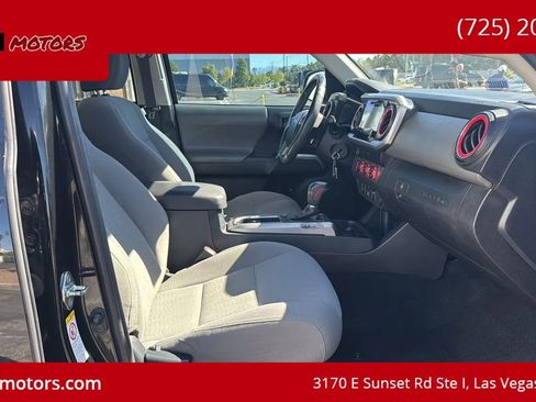 Used 2019 Toyota Tacoma SR5 RWD image 11