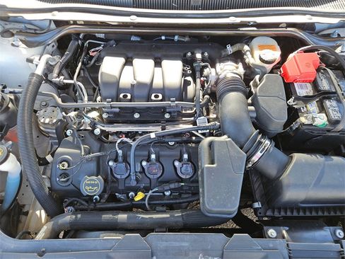 Used 2017 Ford Taurus SE image 29