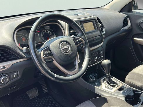 Used 2018 Jeep Cherokee Latitude w/ Altitude Package AWD/4WD image 29