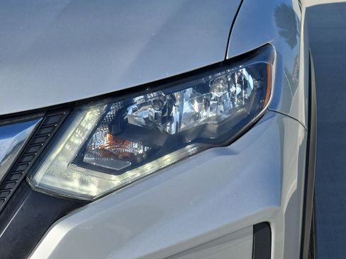 Used 2020 Nissan Rogue SV FWD image 10