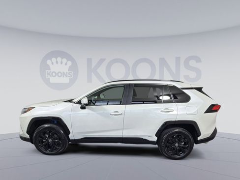 Used 2022 Toyota RAV4 SE image 2