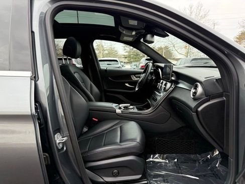 Used 2018 Mercedes-Benz GLC 300 4MATIC image 32