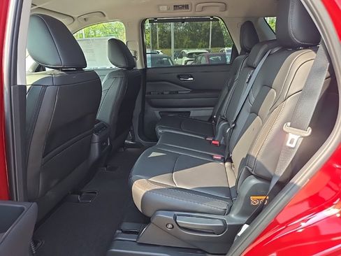 New 2025 Nissan Pathfinder SL image 36