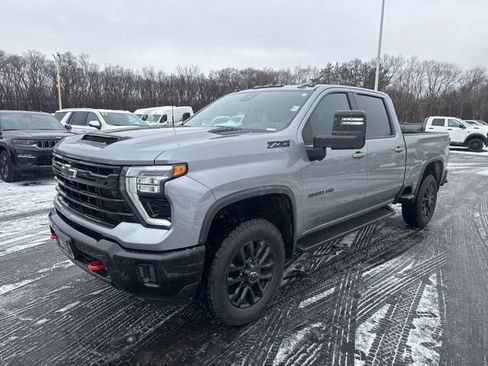 Used 2025 Chevrolet Silverado 3500 LTZ w/ LTZ Plus Package image 4