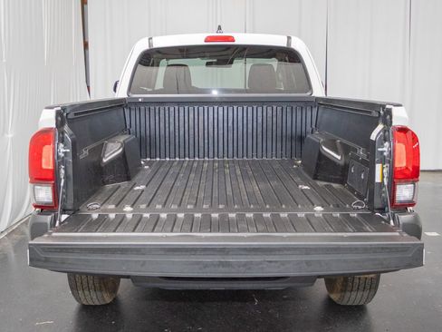 Used 2022 Toyota Tacoma SR AWD/4WD image 4