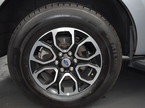 Used 2024 Ford Expedition XLT image 9