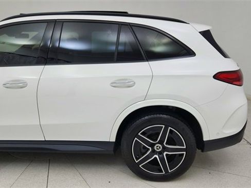 Used 2024 Mercedes-Benz GLC 300 4MATIC w/ AMG Line image 10