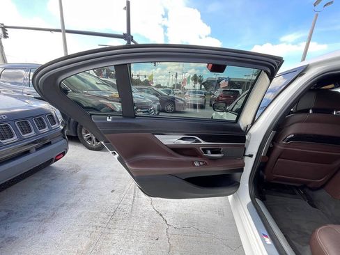 Used 2017 BMW 740i RWD image 11