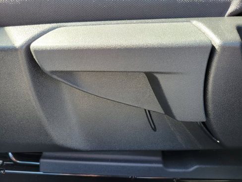 New 2025 Nissan Kicks SV image 11