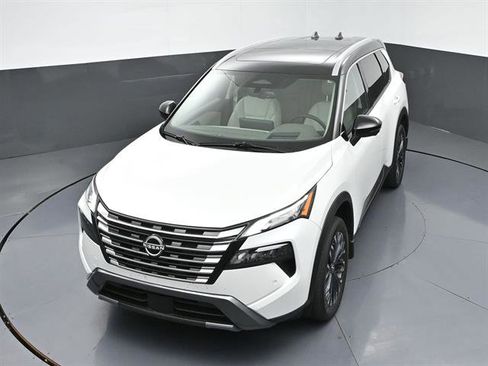 Used 2025 Nissan Rogue SL w/ Tech Package image 40