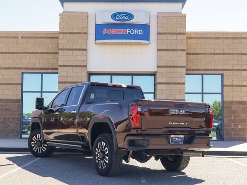 Used 2024 GMC Sierra 3500 Denali Ultimate AWD/4WD image 8