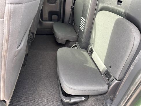 Used 2022 Nissan Frontier SV image 16