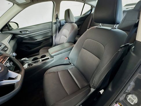 Used 2025 Nissan Altima 2.5 SV image 13