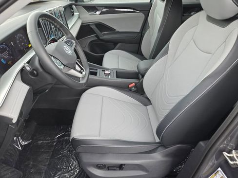 New 2025 Volkswagen Tiguan SE image 6