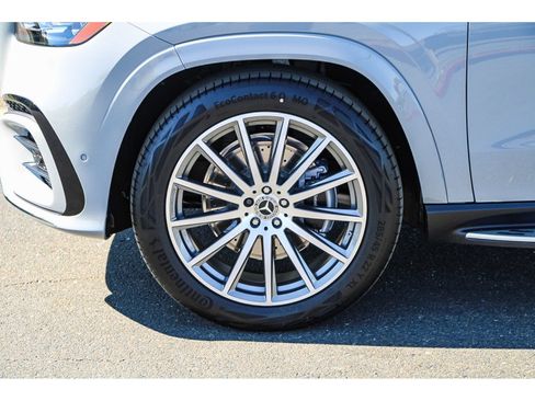New 2026 Mercedes-Benz GLS 580 4MATIC image 9