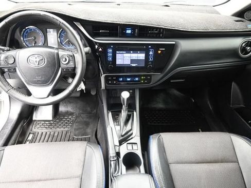 Used 2017 Toyota Corolla SE FWD image 3