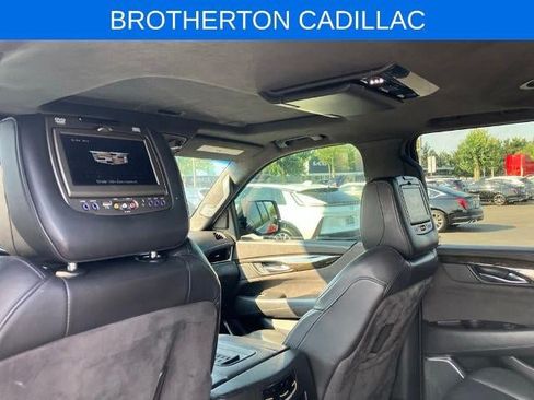 Used 2017 Cadillac Escalade ESV Platinum AWD/4WD image 18
