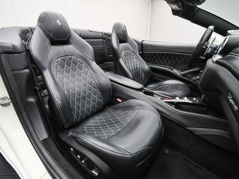 Used 2016 Ferrari California T image 17