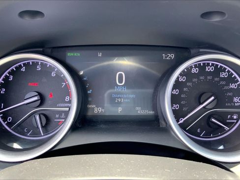 Used 2022 Toyota Camry XLE FWD image 25
