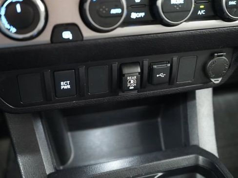 Used 2023 Toyota Tacoma SR5 AWD/4WD image 33