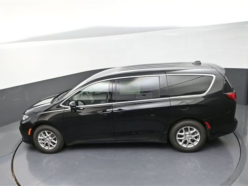 New 2026 Chrysler Pacifica Select image 12