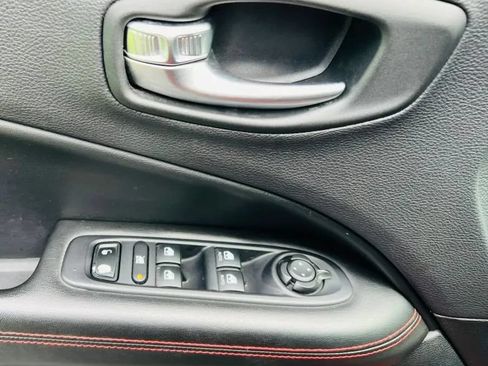 Used 2018 Jeep Compass Trailhawk w/ Safe & Security Group AWD/4WD image 21