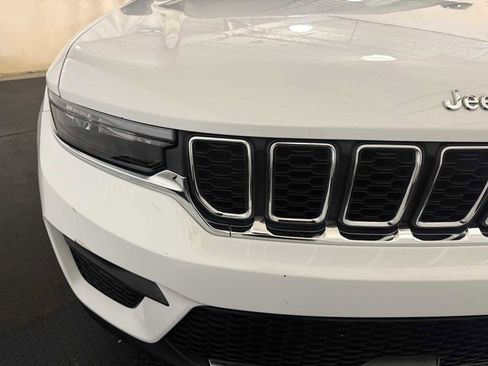 Certified 2023 Jeep Grand Cherokee Laredo w/ Luxury Tech Group I image 4