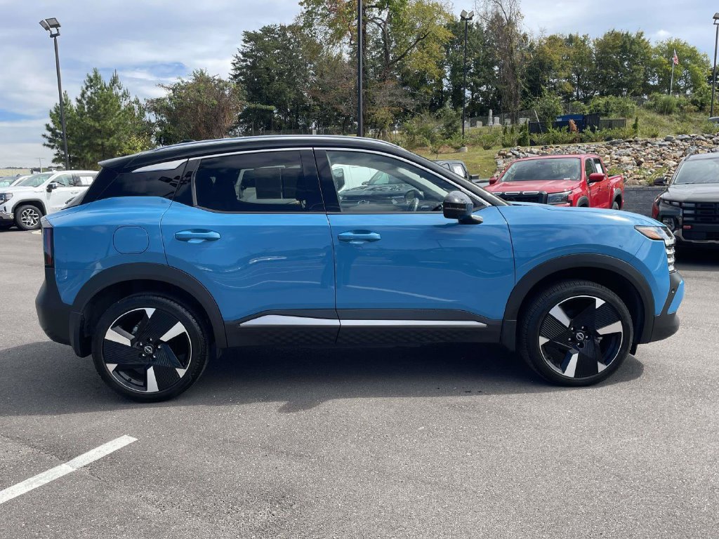 Used 2025 Nissan Kicks SR FWD image 2