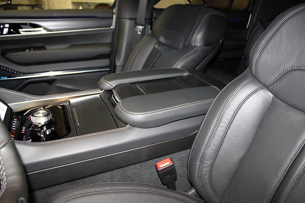 New 2026 Jeep Grand Wagoneer L Summit w/ Premium Group III AWD/4WD image 26