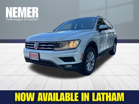 Used 2018 Volkswagen Tiguan SE AWD/4WD image 1
