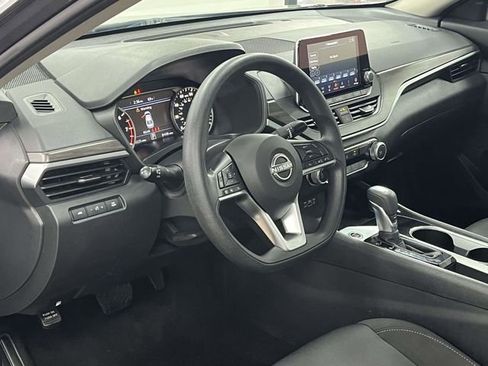 Used 2024 Nissan Altima 2.5 SV FWD image 14