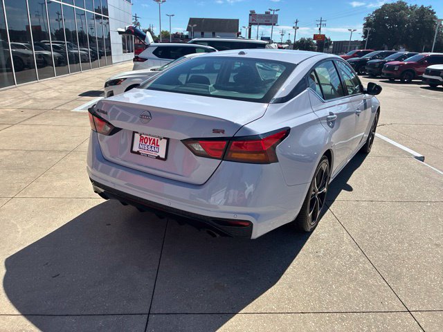 Used 2024 Nissan Altima 2.5 SR FWD image 7