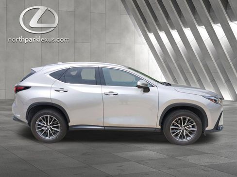 Certified 2025 Lexus NX 250 FWD w/ Towing Package (2000 Lbs) image 4